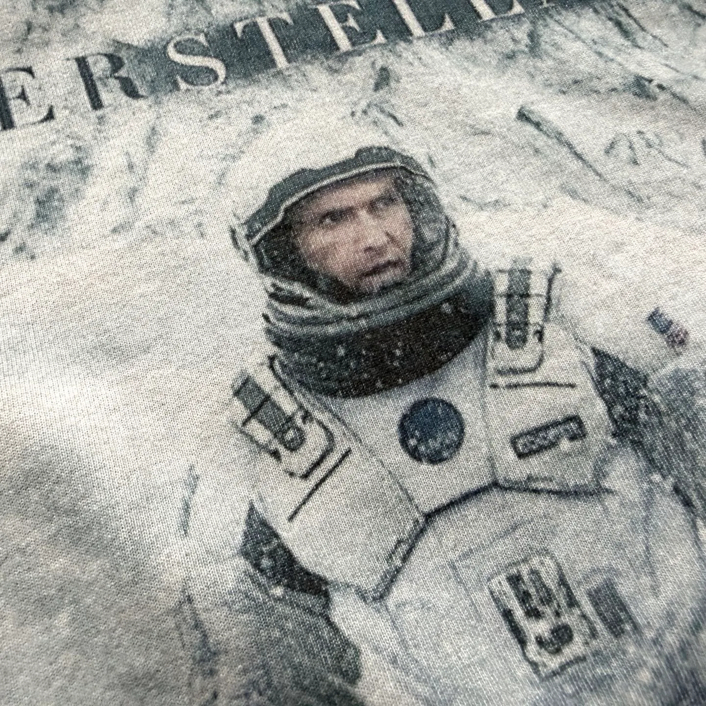 P138 #CTS-115 Saint When the Ever Given spacecraft in the movie "Interstellar" passed by the rings of Saturn, I suddenly understood the metaphor of NASA's secret base: from farming civilization to interstellar colonization, humans are essentially still repeating the cycle of sowing and harvesting. The difference is that this time we want to plant the fire of civilization on the edge of the black hole. "Those who look up at the starry sky will eventually become the starry sky itself; and those who lower their heads to calculate the probability of survival have already turned into formulas on their tombstones." "Love is the one thing that transcends time and space. " "The future is in our hands. "